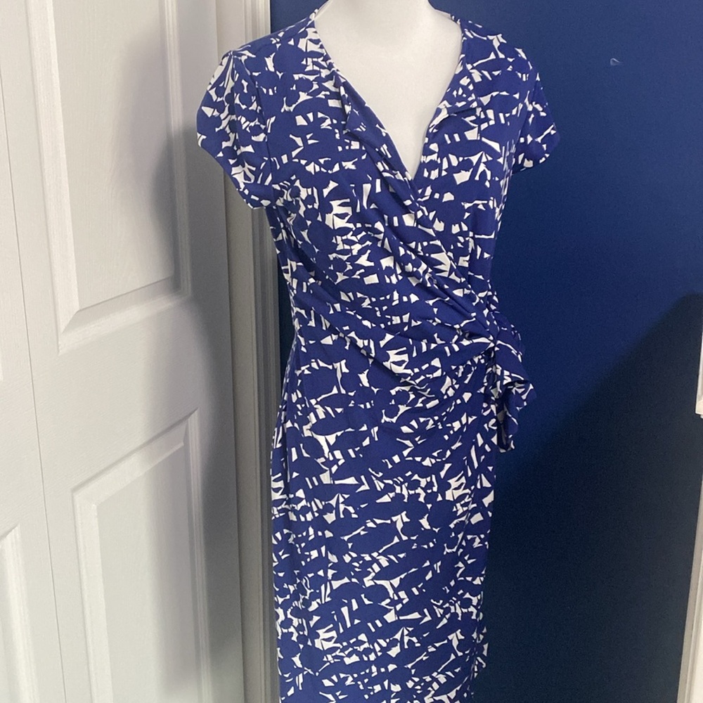 New York & Company Blue and White Bodycon Plunge Neckline Lightweight Dress